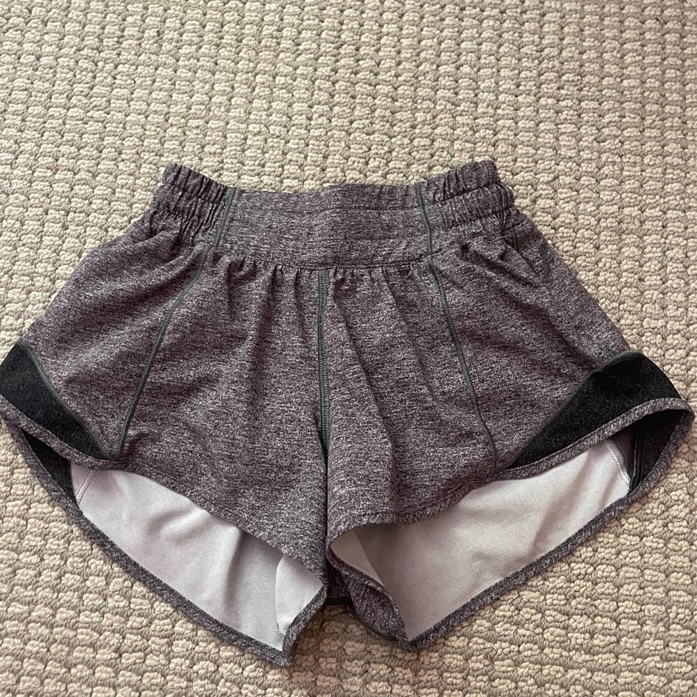 lululemon hotty hot shorts size 0 2.5” inseam gray